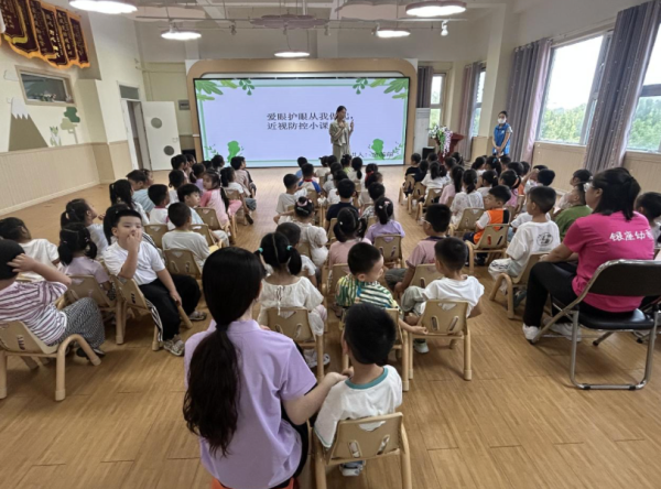 牛股堂 南苑街道和韵社区开展眼科医生进幼儿园活动